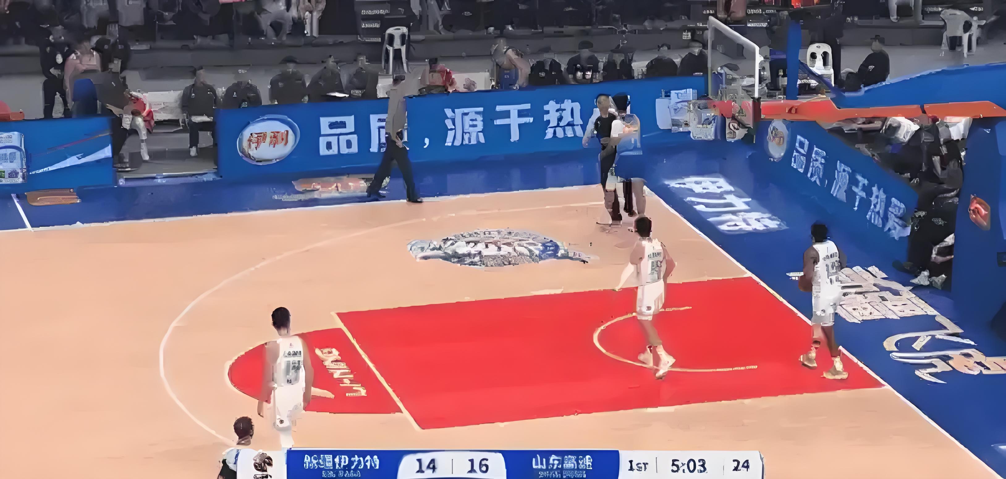 篮网关键进攻失误，导致比赛失利